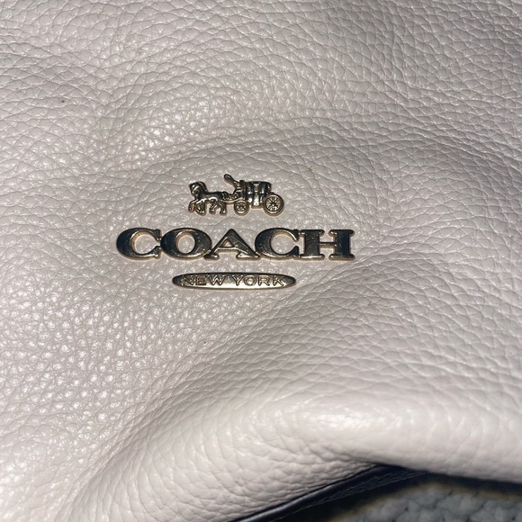 White coach purse - Picture 2 of 5